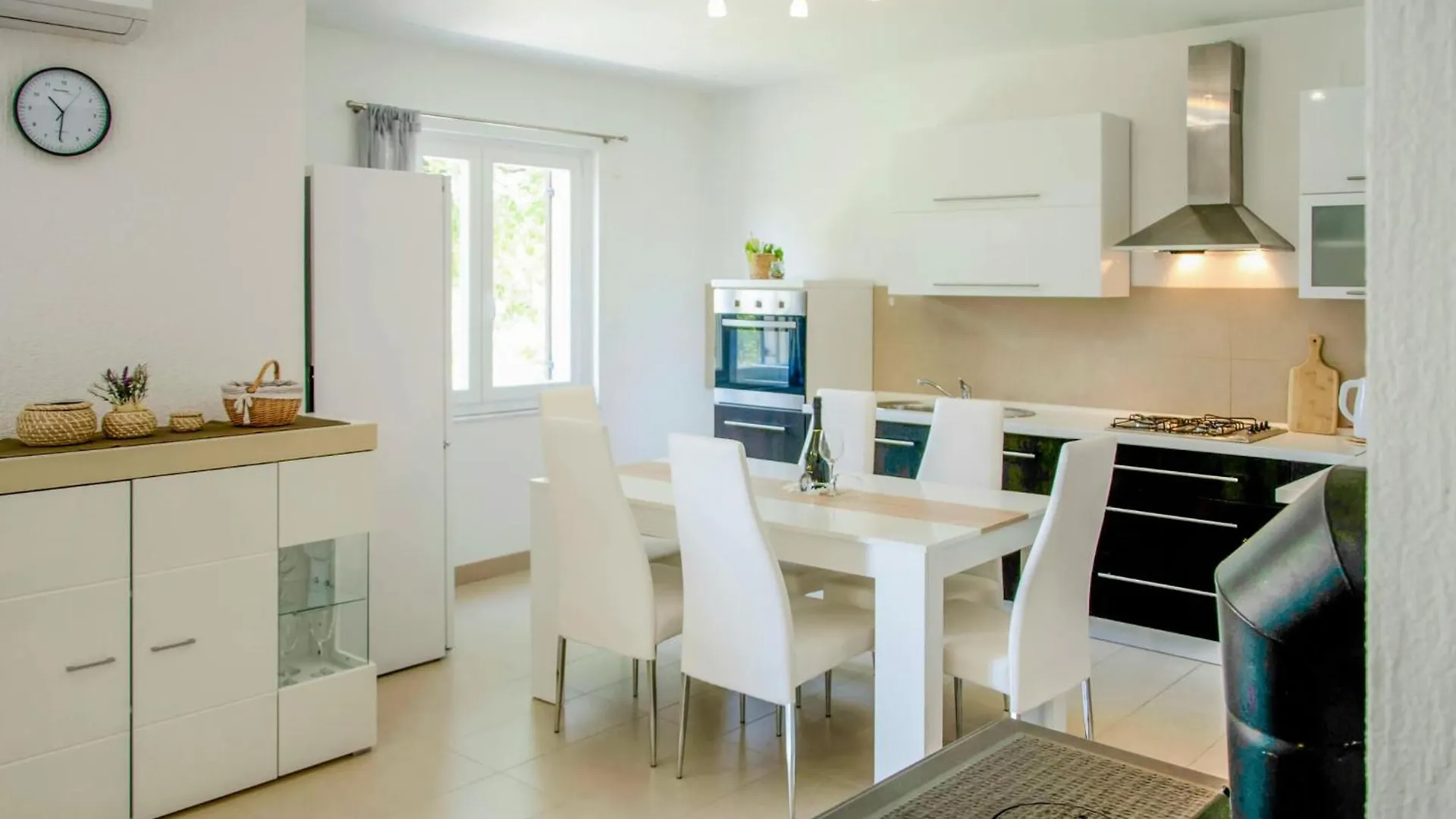Cozy Apartment In Smrika With Kitchen Croatia