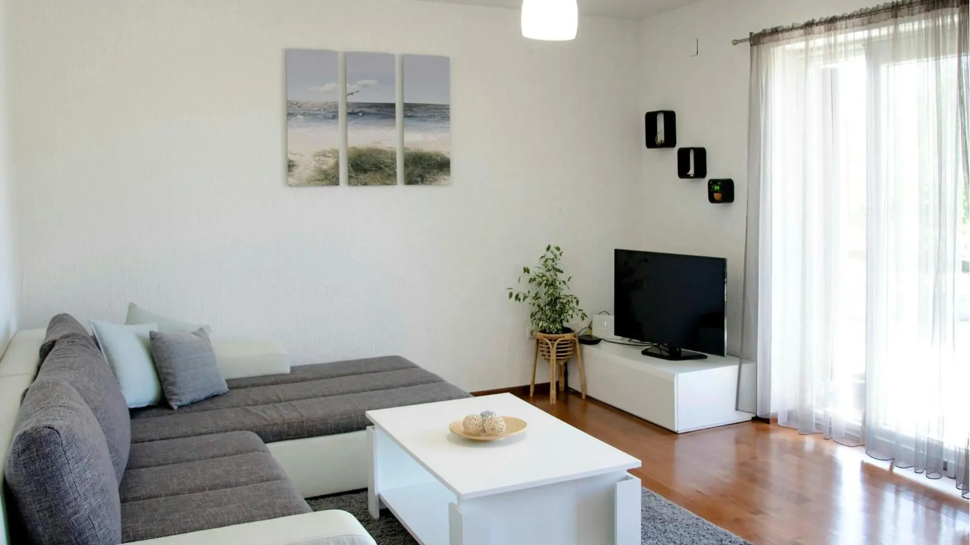 Cozy Apartment In Smrika With Kitchen